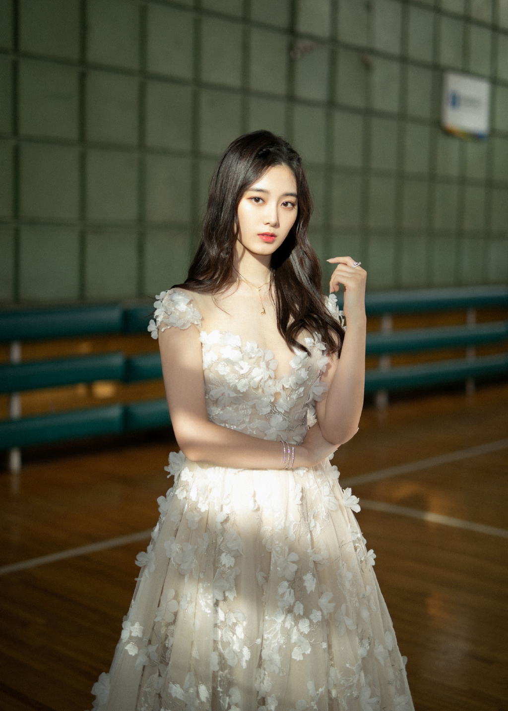 徐艺洋性感活动照图片25