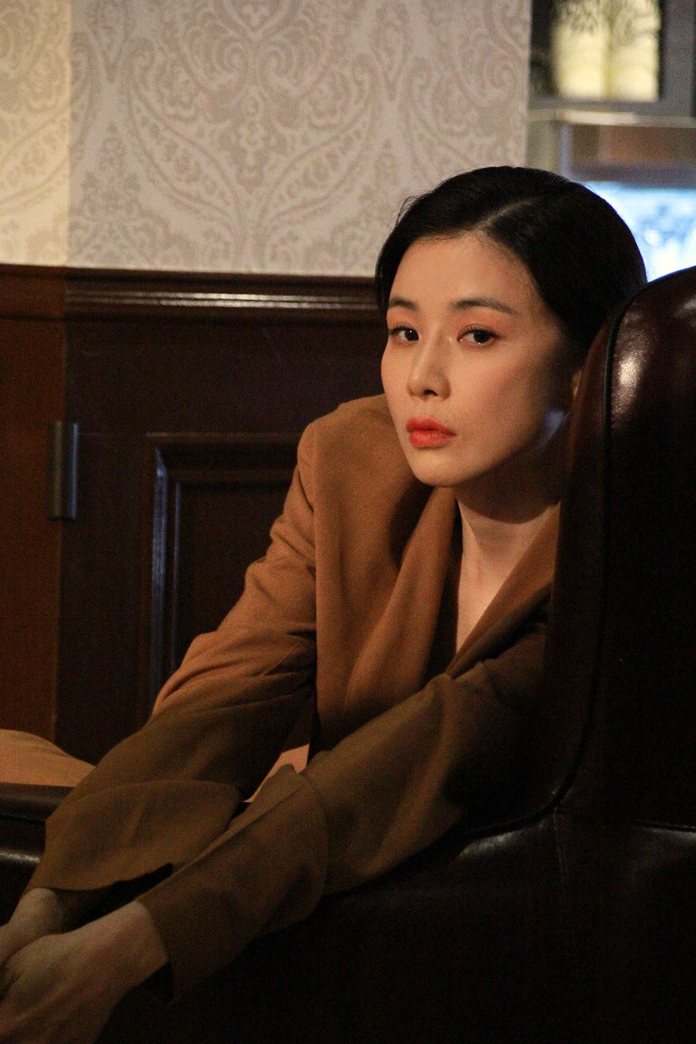 李宝英cosmopolitankorea四月刊拍摄花絮照图片,李宝英图片-第6图