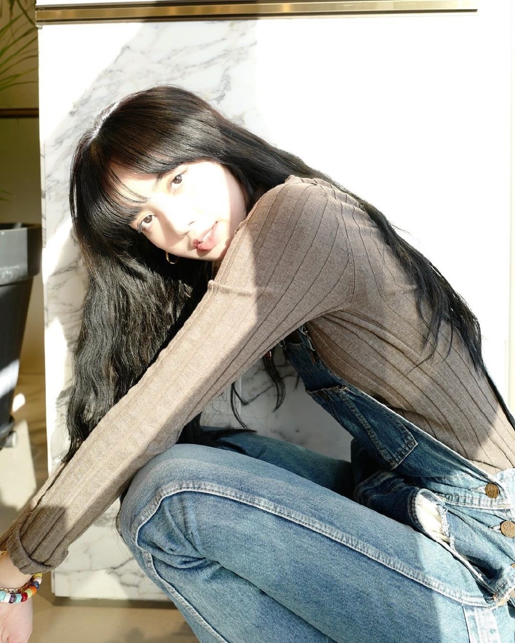 简介:lisa清爽性感居家写真图片,分享一组lisa图片给大家,图中的明星