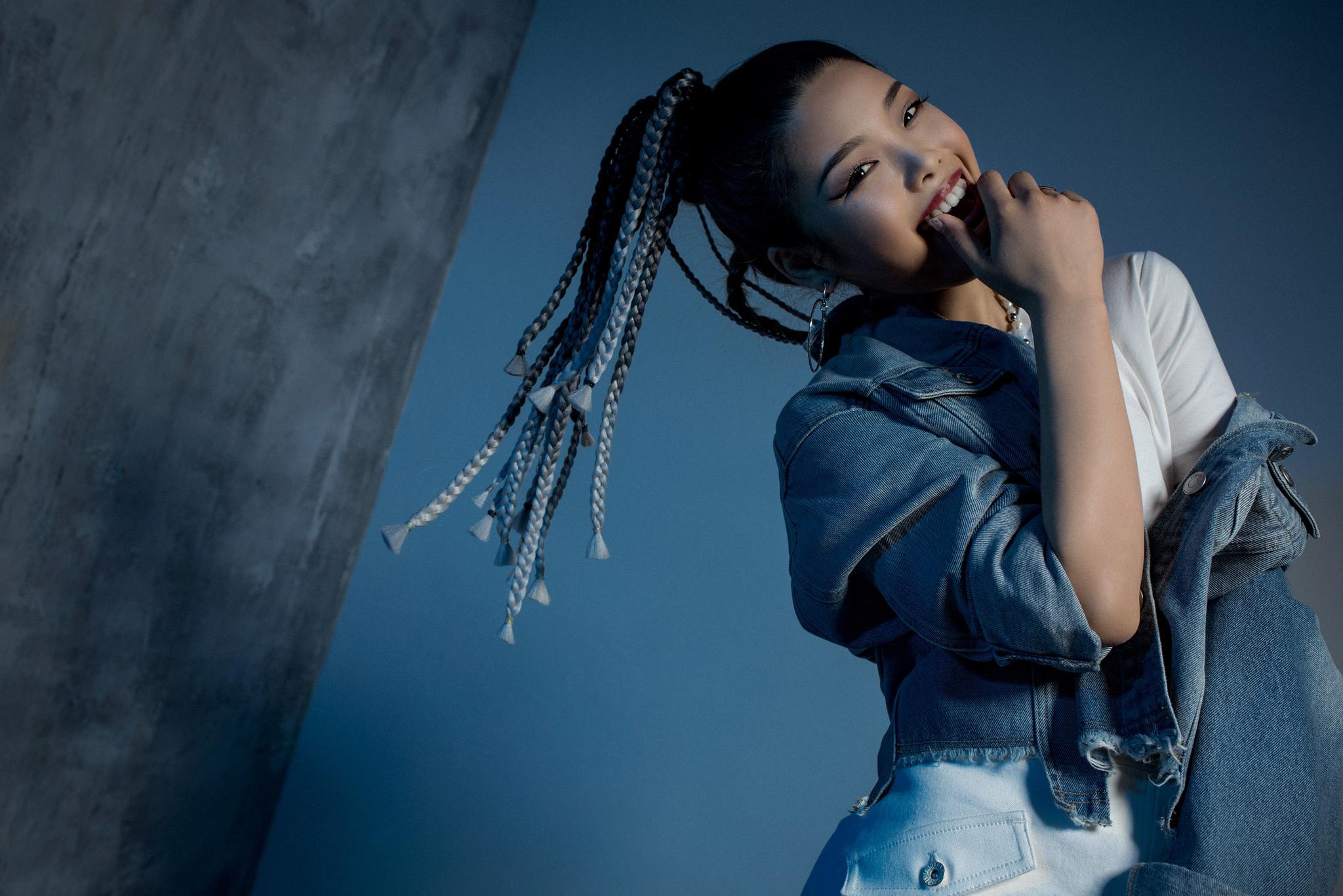 演员王莎莎摩登性感写真29