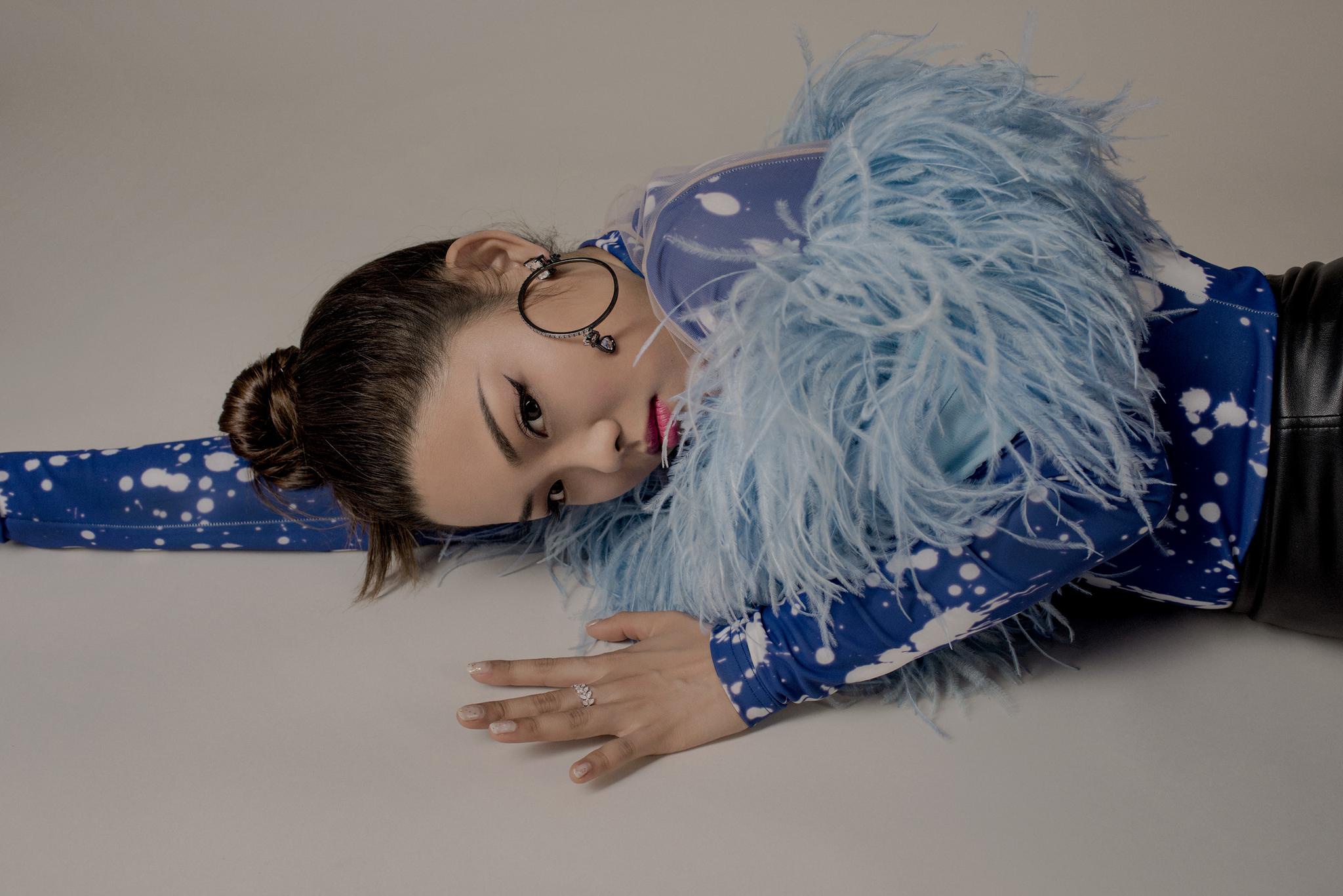 演员王莎莎摩登性感写真79