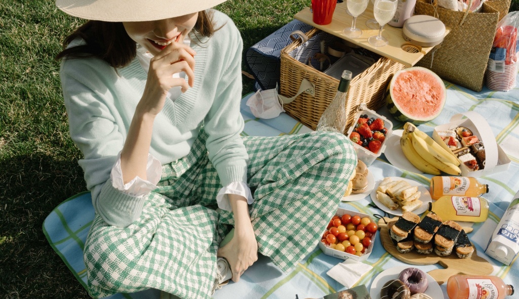 分享一组李斯羽图片给大家,图中的明星图片壁纸会点缀你的电脑桌面
