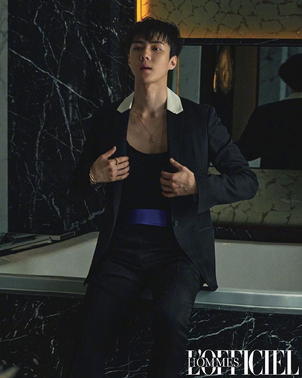 吴世勋酷帅西装画报写真图片1318