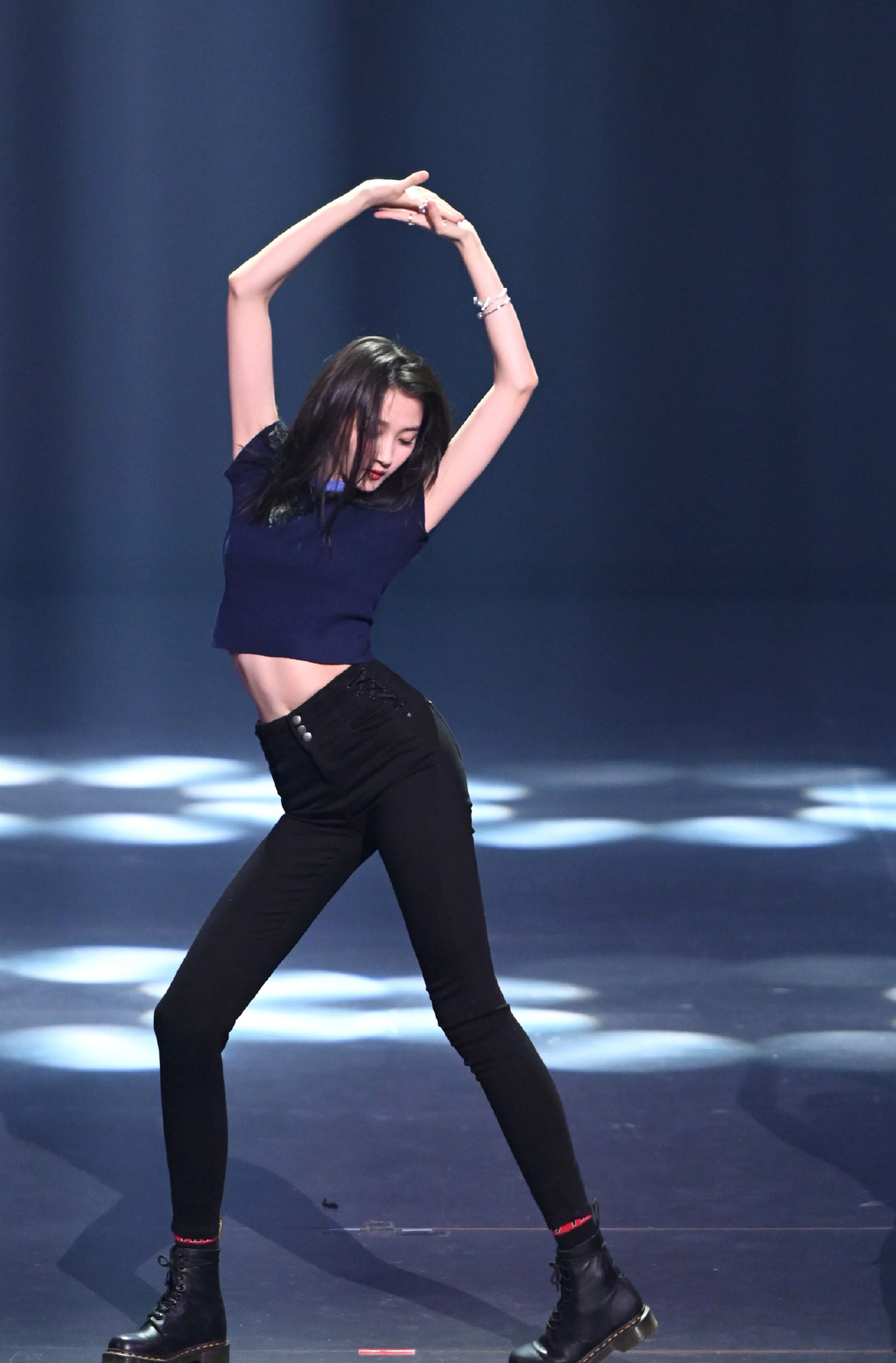 关晓彤性感柔美舞台照图片1215