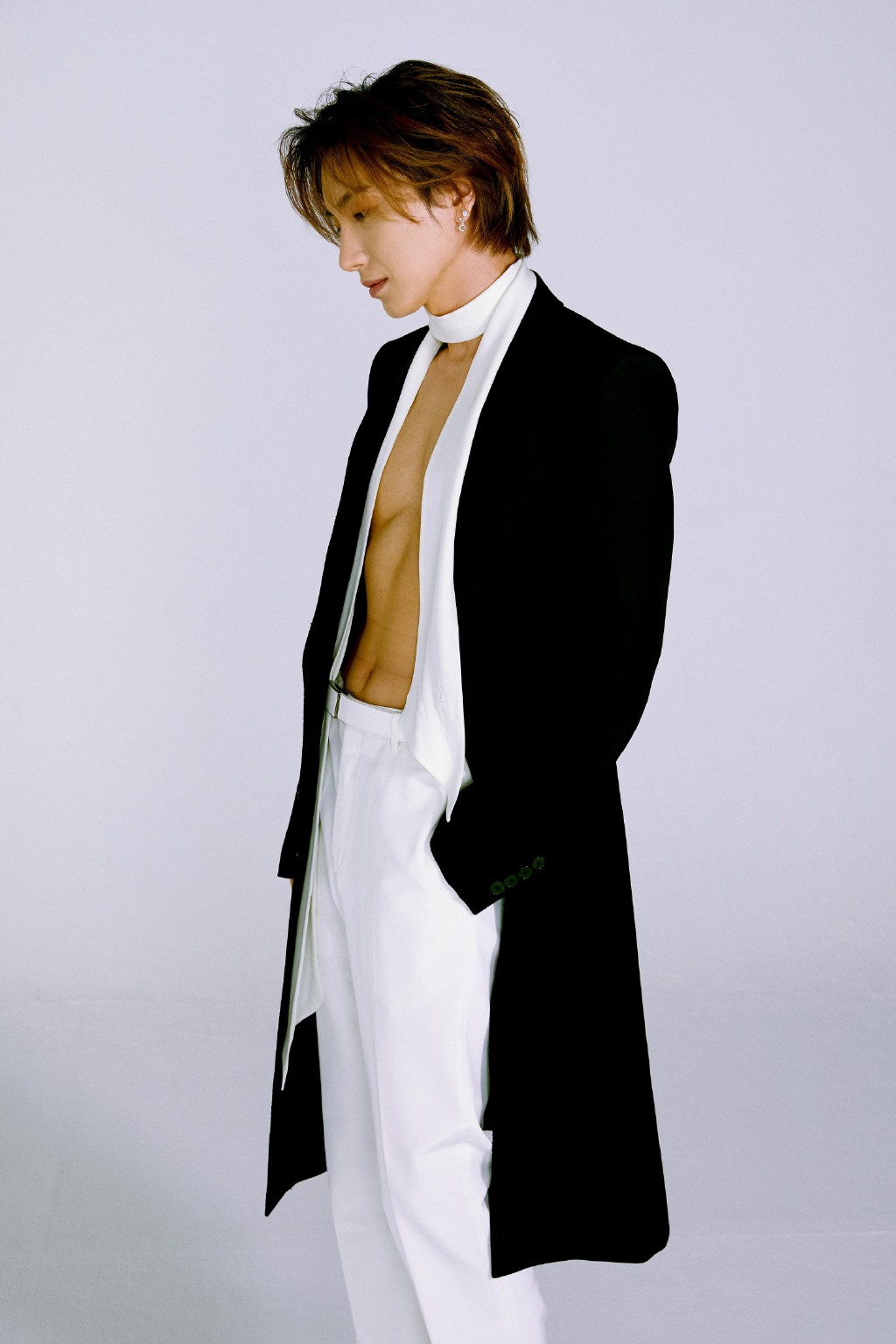 简介:利特indeed帅气写真图片,分享一组利特图片给大家,图中的明星