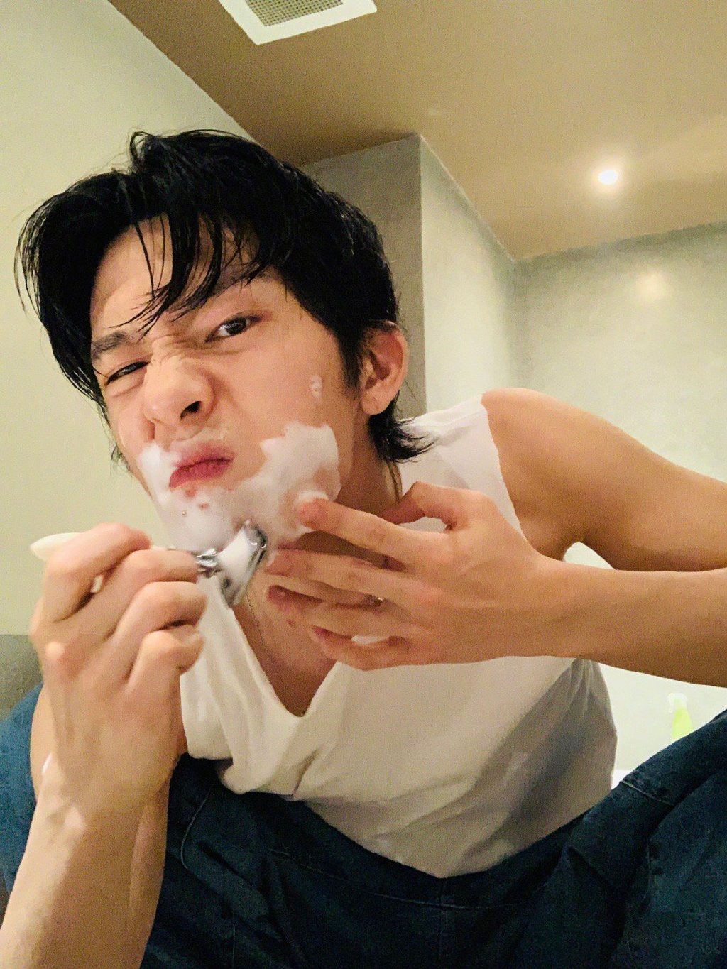 井柏然刮胡子自拍封面写真图片34