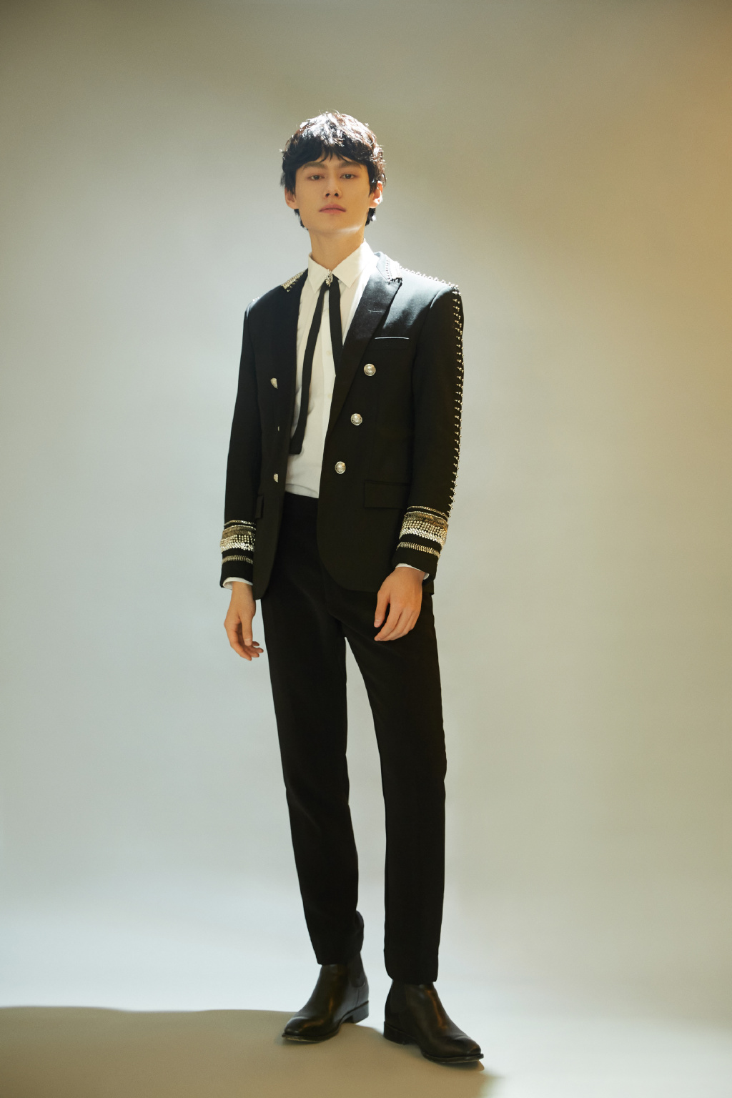 简介:汪卓成星光飘带装帅气活动照图片,分享一组汪卓成图片给大家,图