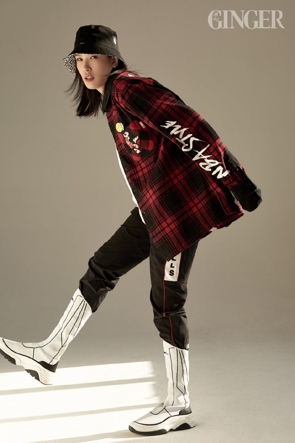 分享一组佟晨洁图片给大家,图中的明星图片壁纸会点缀你的电脑桌面