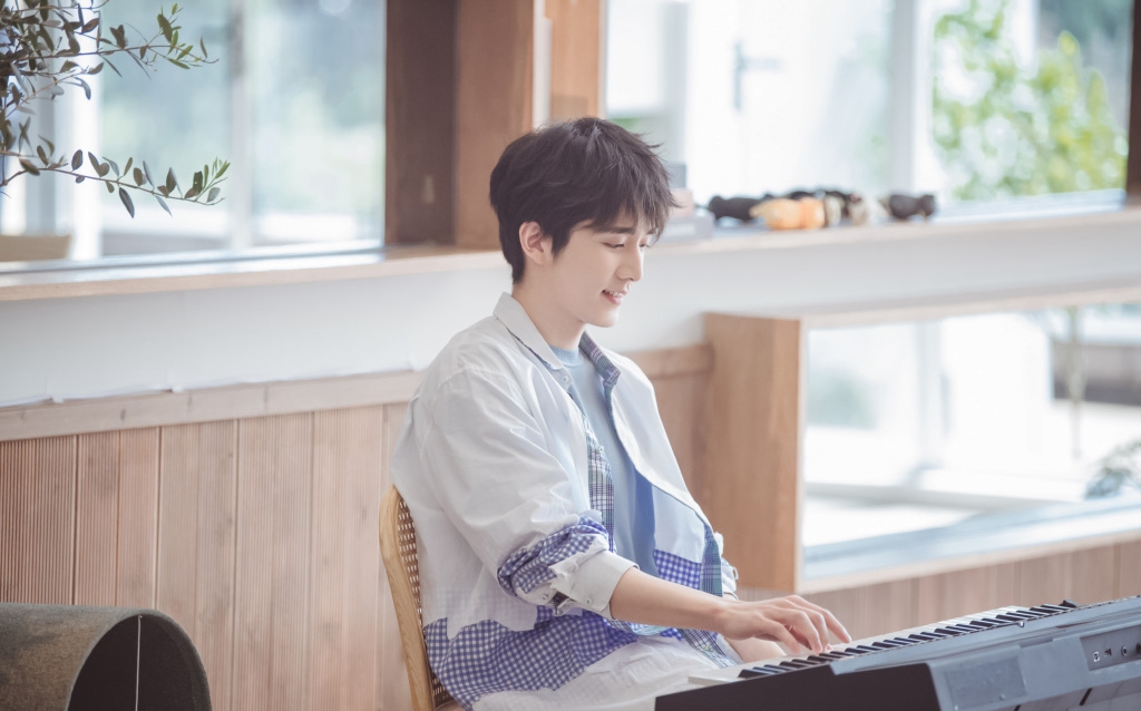 张新成朋友请听好帅气剧照图片29