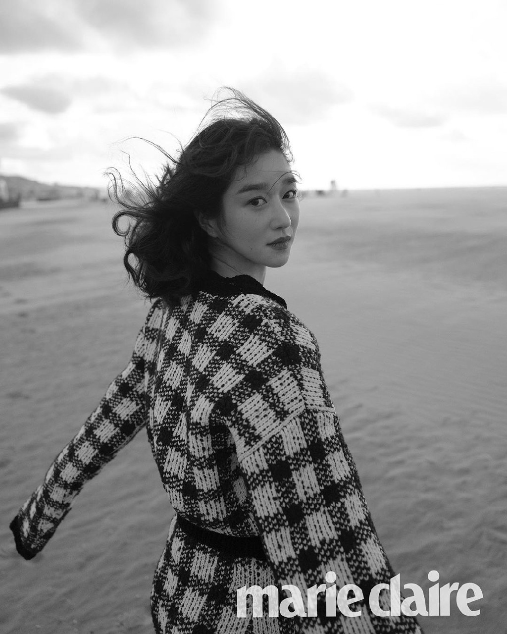 简介:徐睿知时尚杂志封面写真图片,分享一组徐睿知图片给大家,图中的