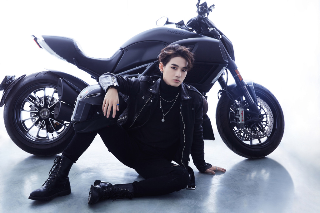 姚琛帅气机车大片写真图片17