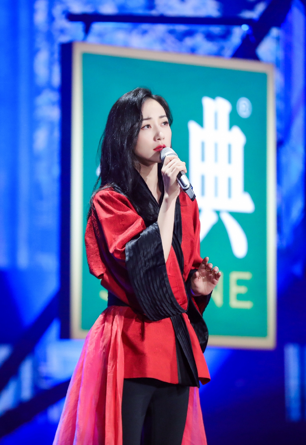 韩雪优雅时尚舞台照图片19