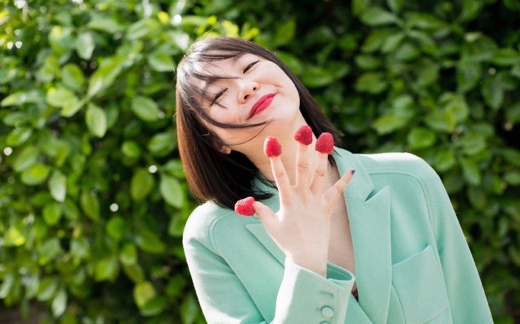 黄璐清爽时尚写真图片,分享一组黄璐图片给大家,图中的明星图片壁纸会