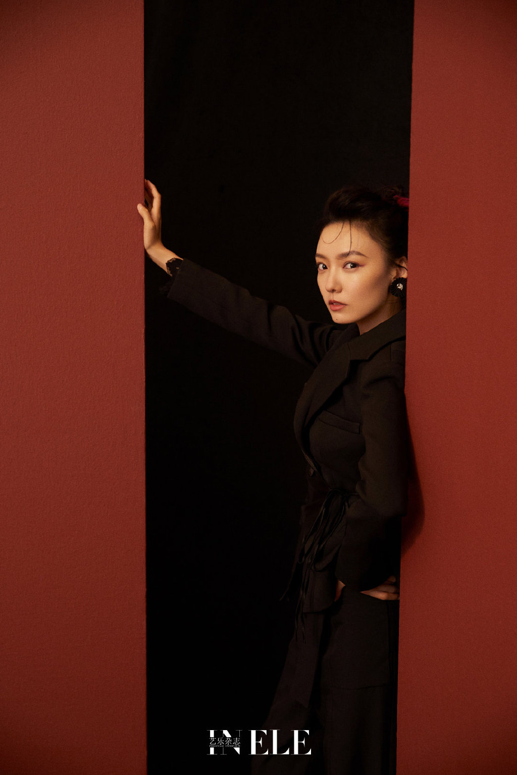 林源黑色西装魅力写真图片37