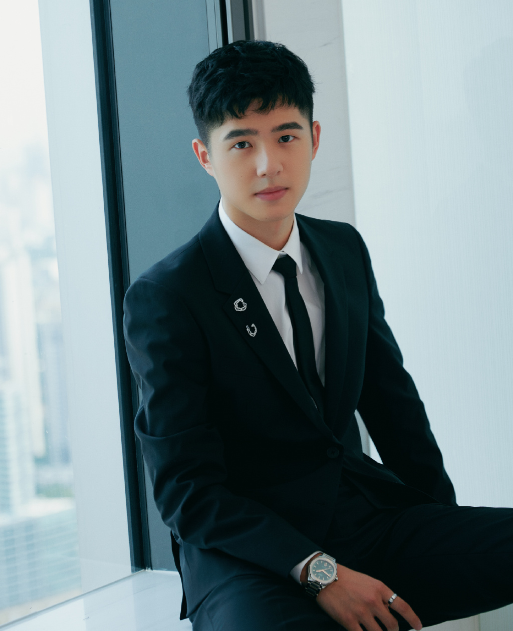 刘昊然俊朗帅气西装写真图片56