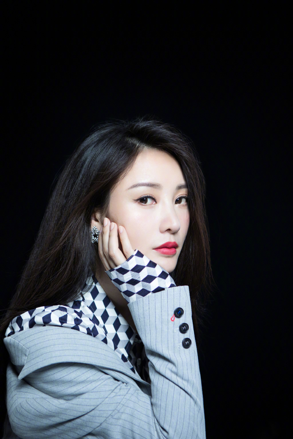 柳岩西装干练优雅写真图片56