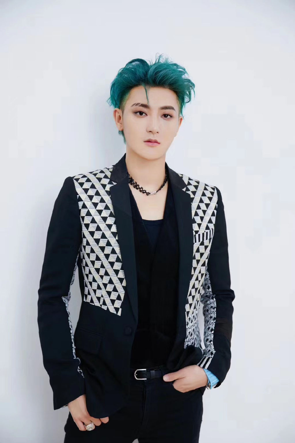 黄子韬绿发酷帅写真图片16