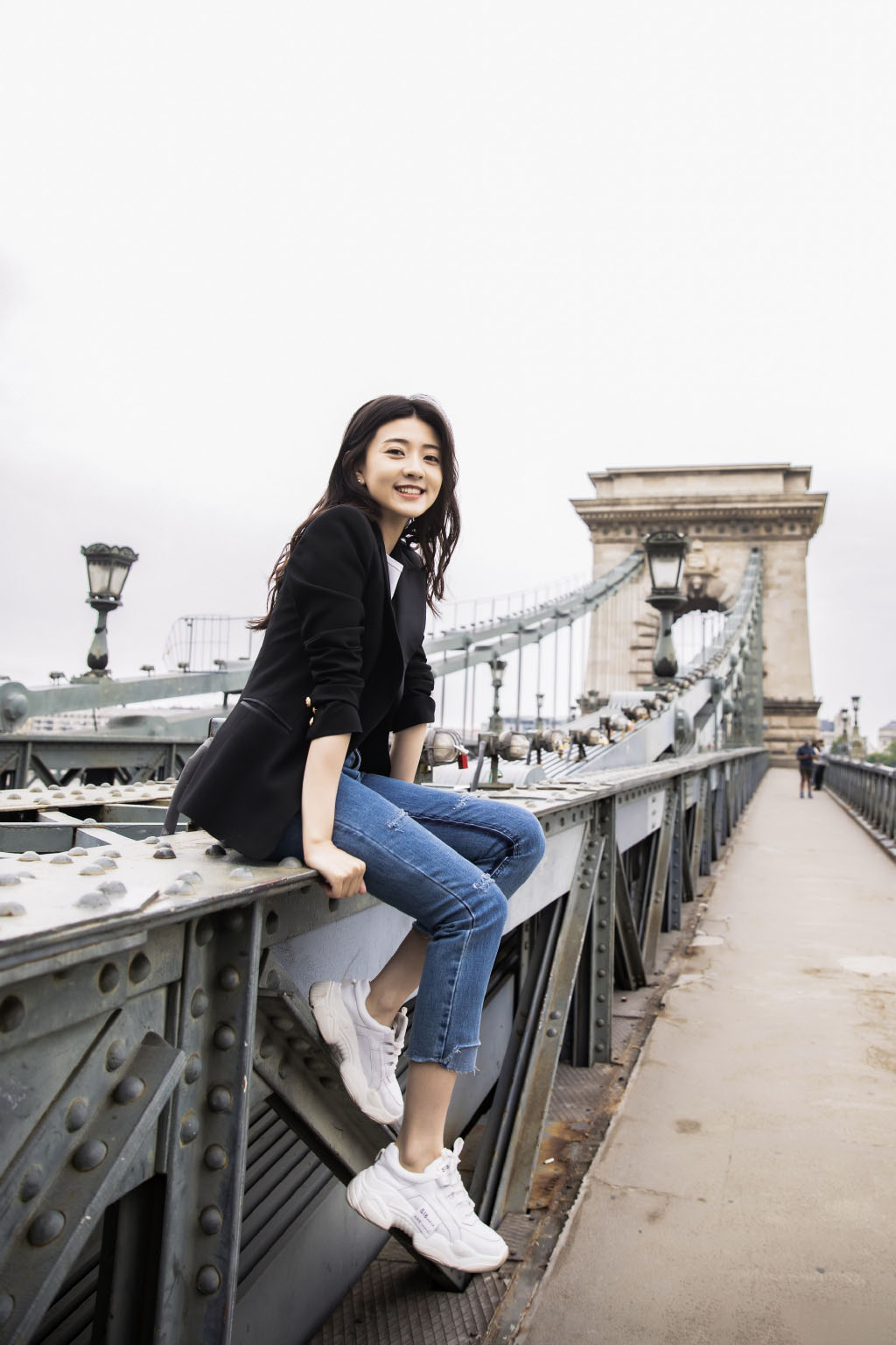 梁洁西装干练酷飒写真图片25