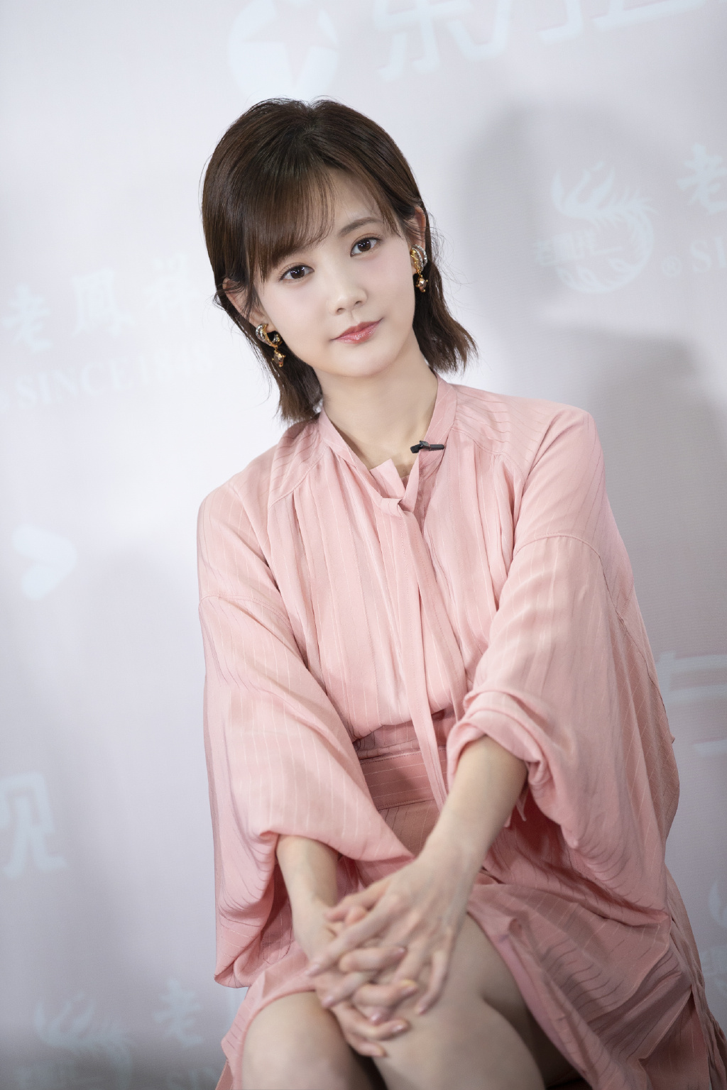 李一桐优雅知性粉裙写真图片55
