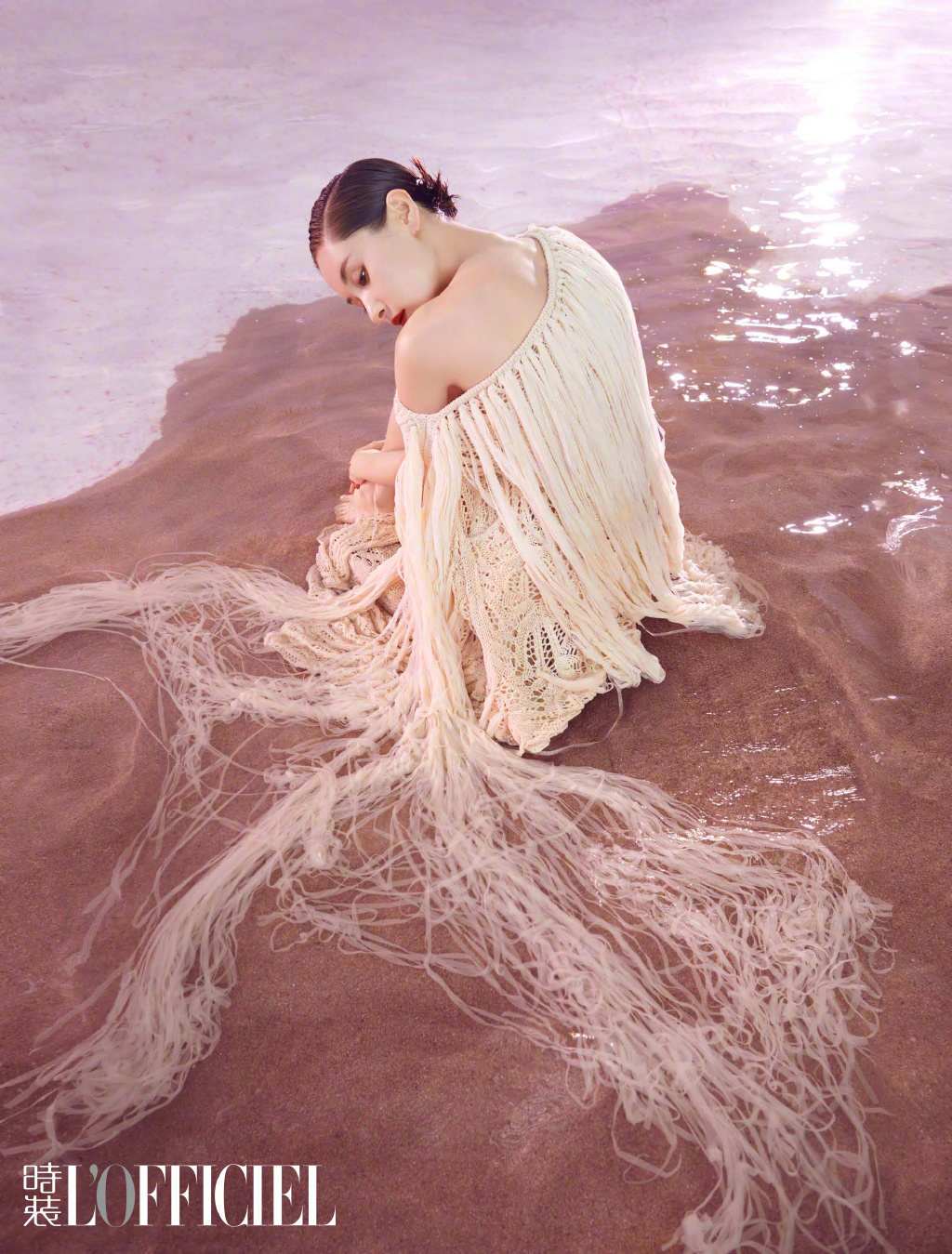 王子文水上裸背大片写真图片57