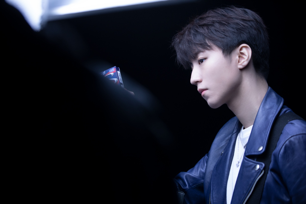 分享一组王俊凯图片给大家,图中的明星图片壁纸会点缀你的电脑桌面