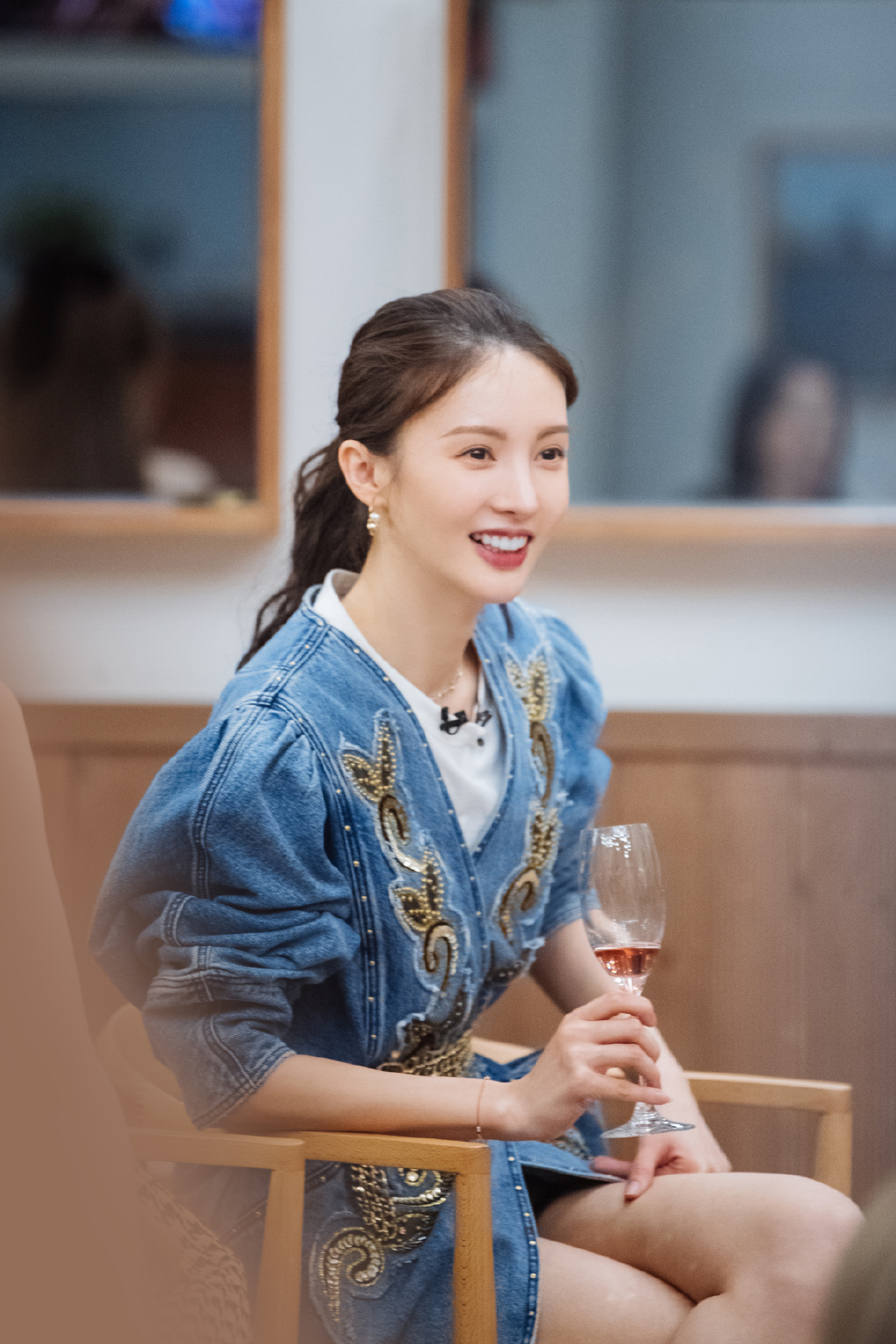金晨白衫清新甜美写真图片66