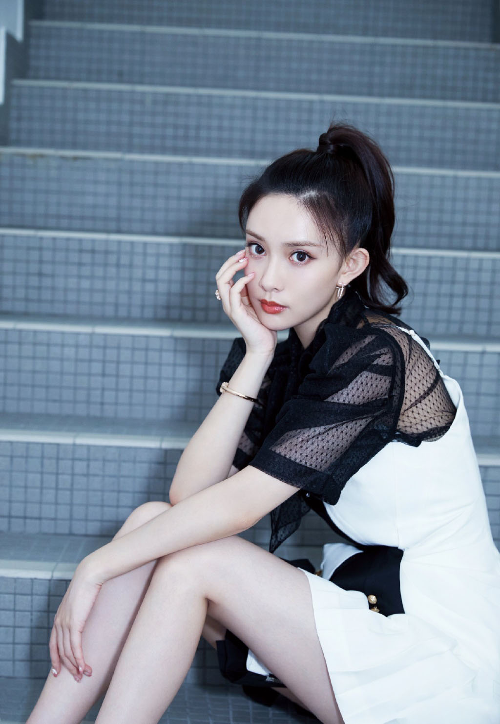 简介:孟子义拼接连衣裙性感写真图片,分享一组孟子义图片给大家,图中