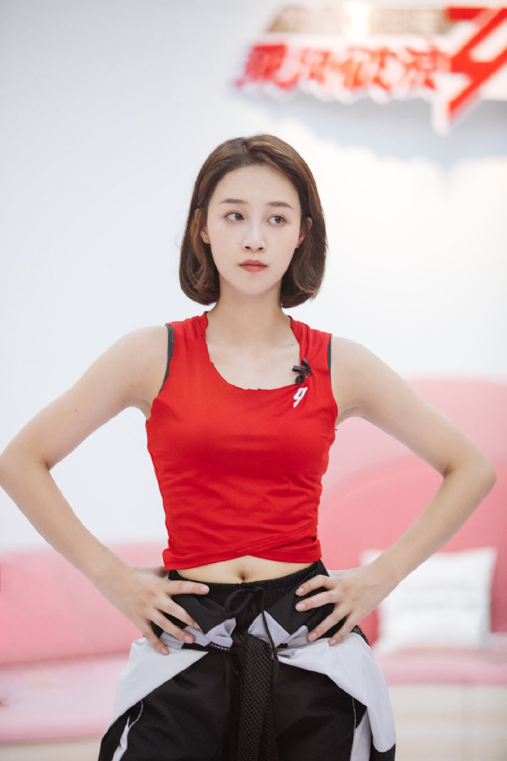 蓝盈莹露脐装性感舞姿图片25