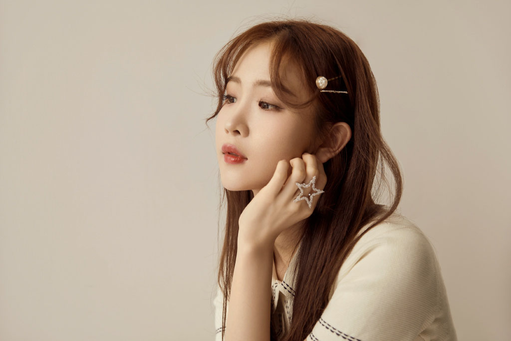 分享一组徐紫茵图片给大家,图中的明星图片壁纸会点缀你的电脑桌面