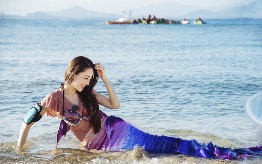 简介:吉娜美人鱼泳装造型写真图片,分享一组吉娜图片给大家,图中的