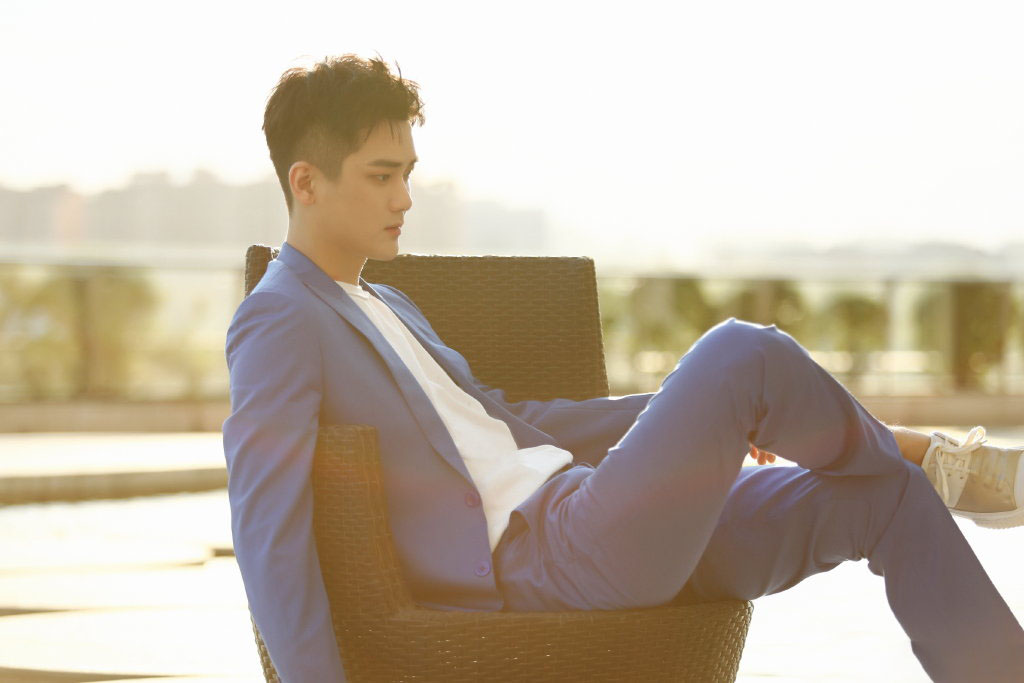 分享一组熊梓淇图片给大家,图中的明星图片壁纸会点缀你的电脑桌面