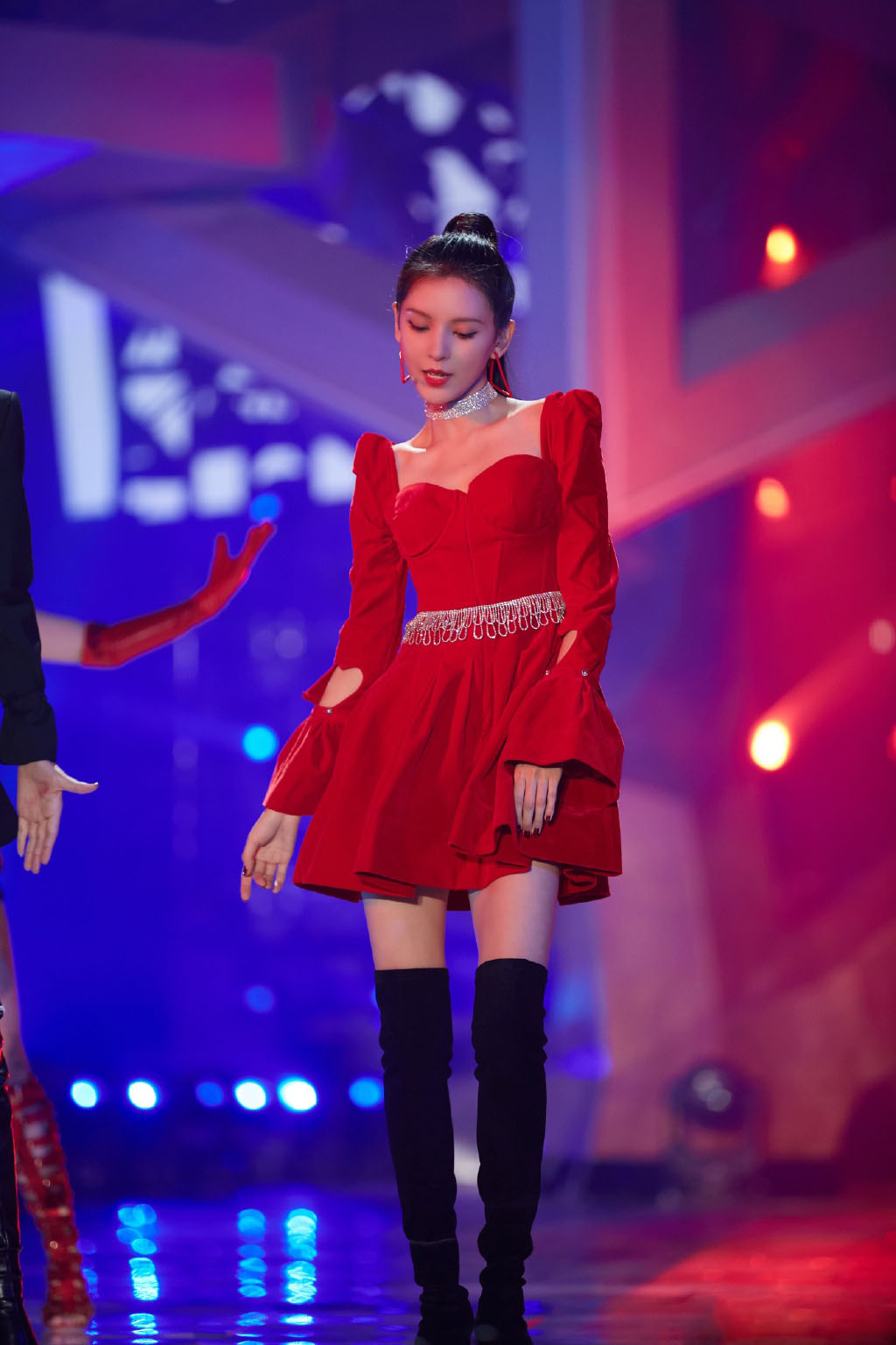 张予曦618晚会性感舞台照图片34