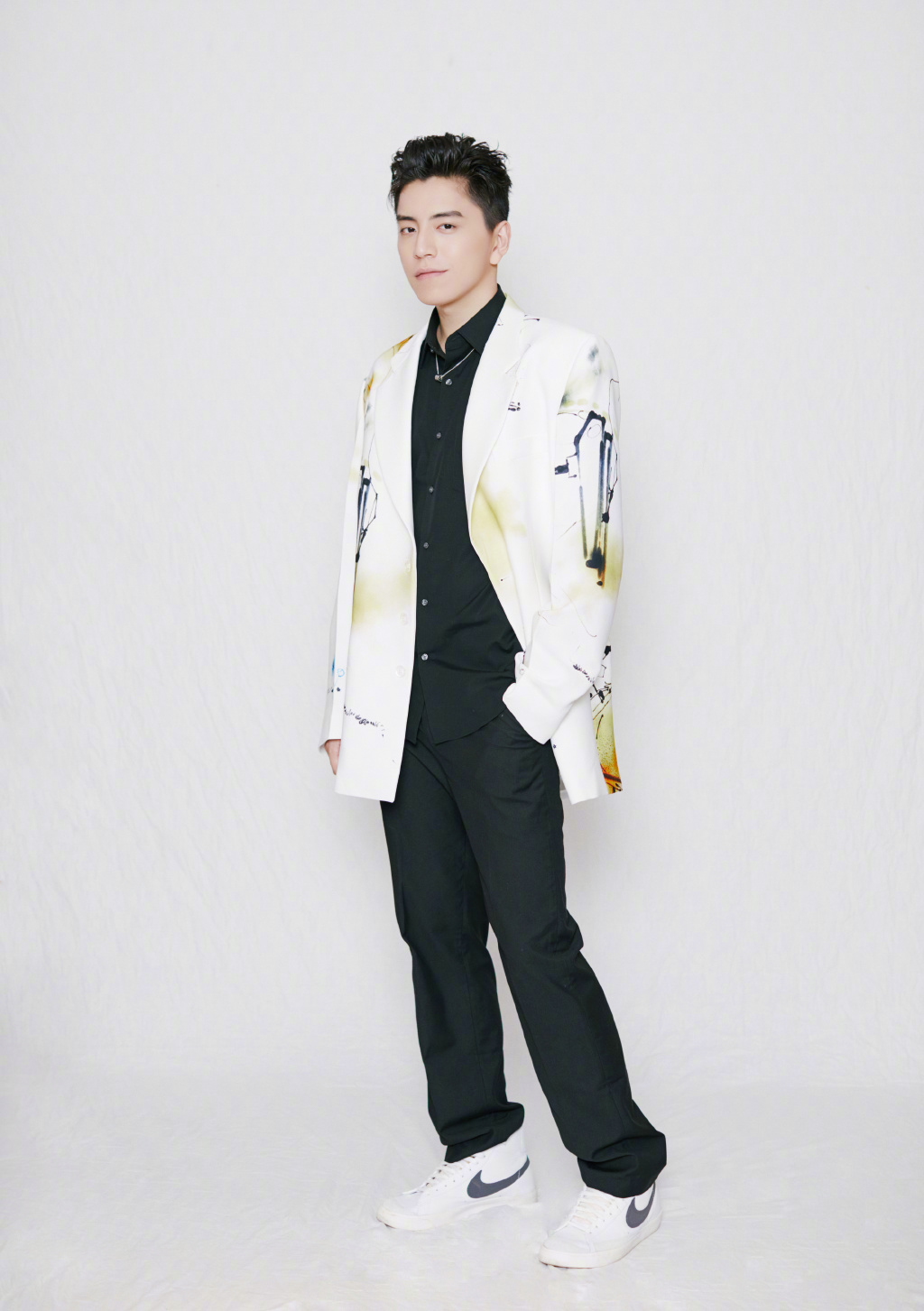 王大陆涂鸦西装背头写真图片59