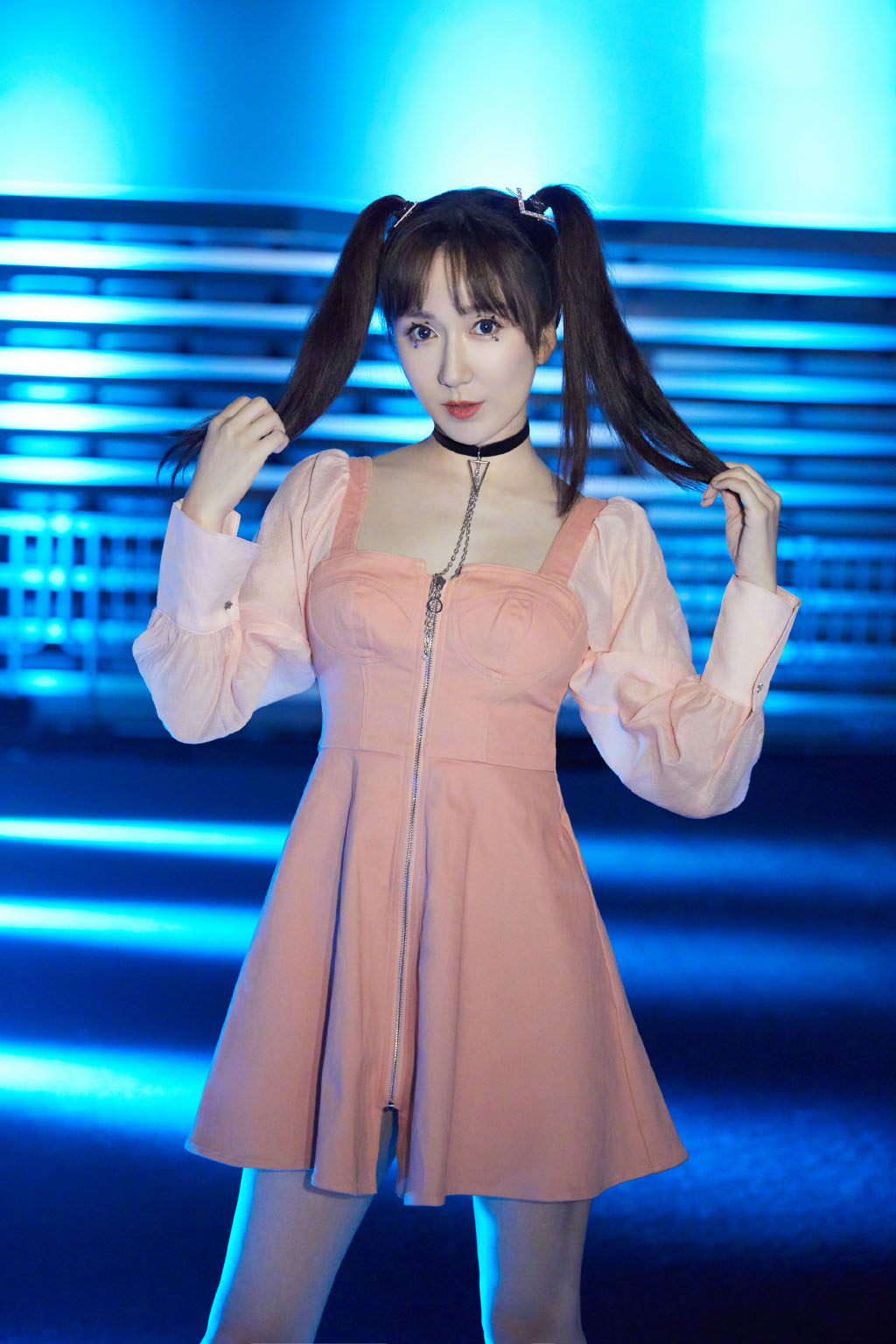 娄艺潇粉裙双马尾写真图片410