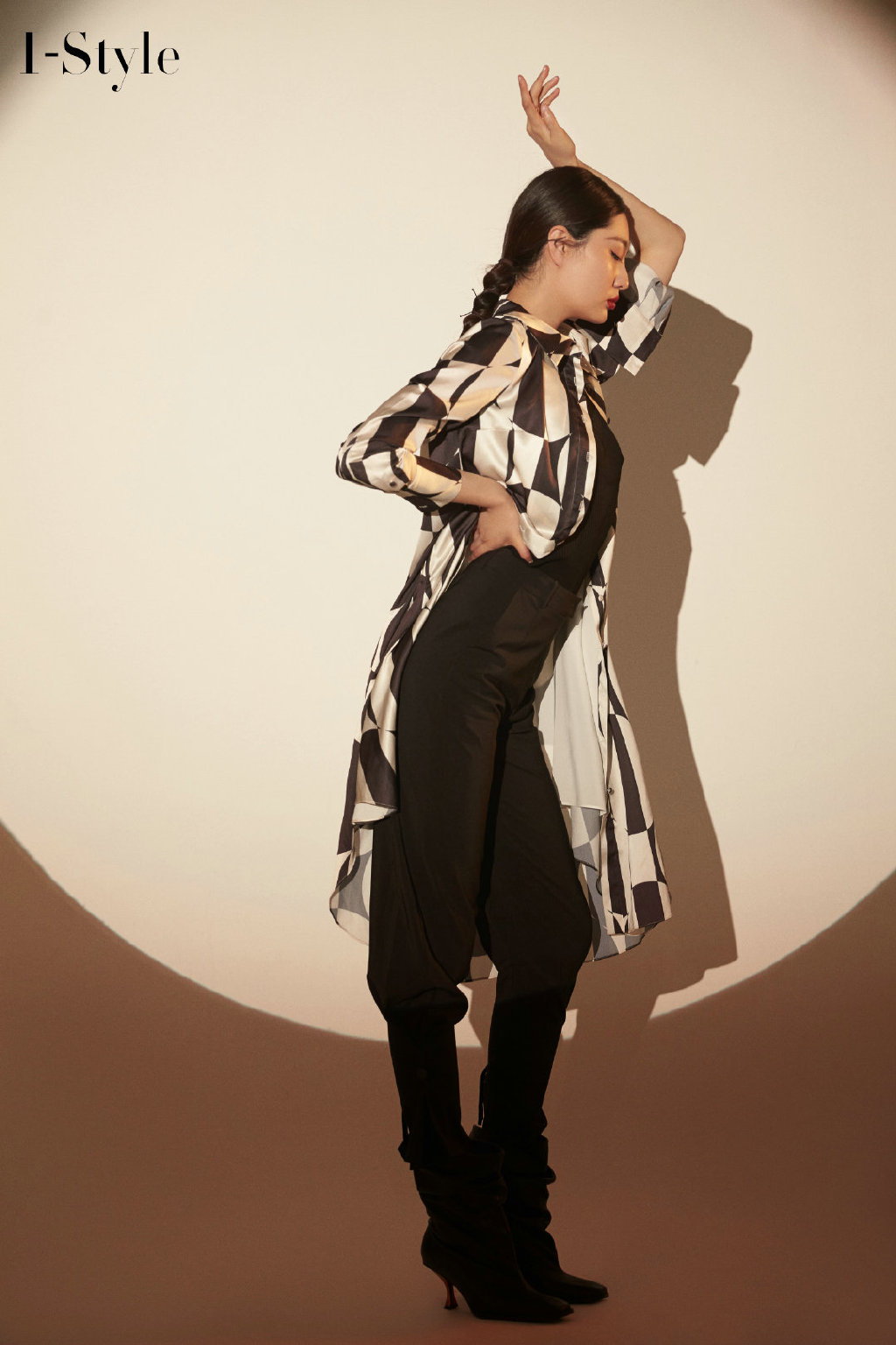 陈碧舸黑白跳格外套写真图片47