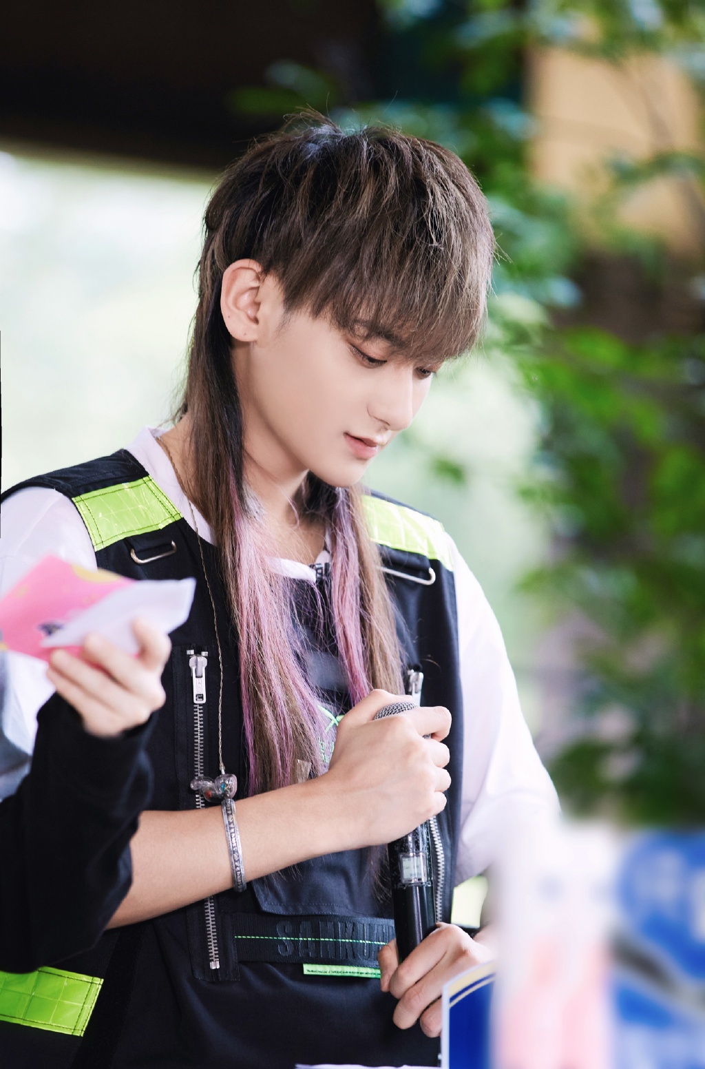 黄子韬红色长发造型帅气图片24