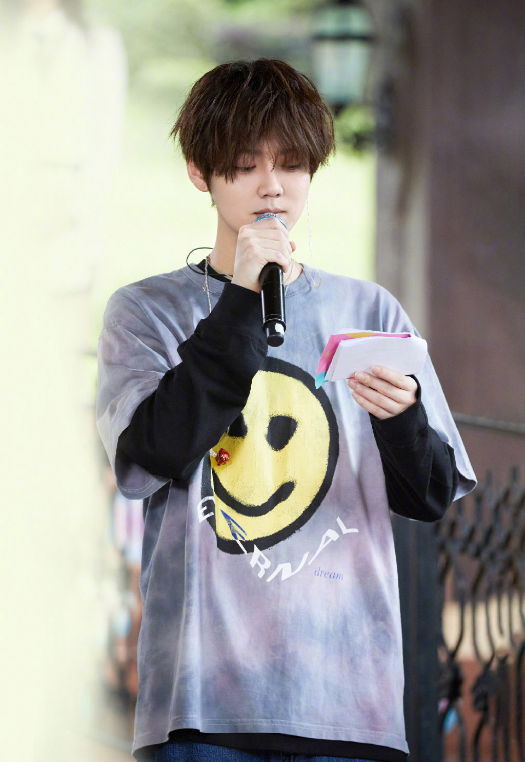 鹿晗笑脸t帅气图片写真25