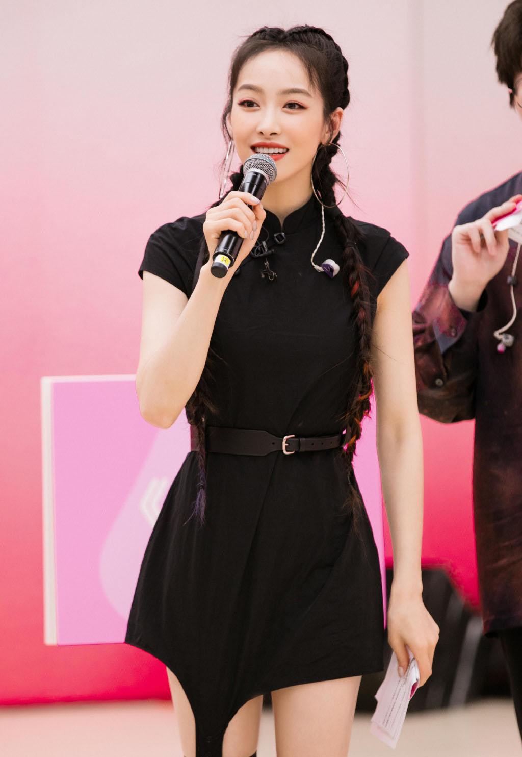 宋茜创造营2020国风旗袍剧照图片16