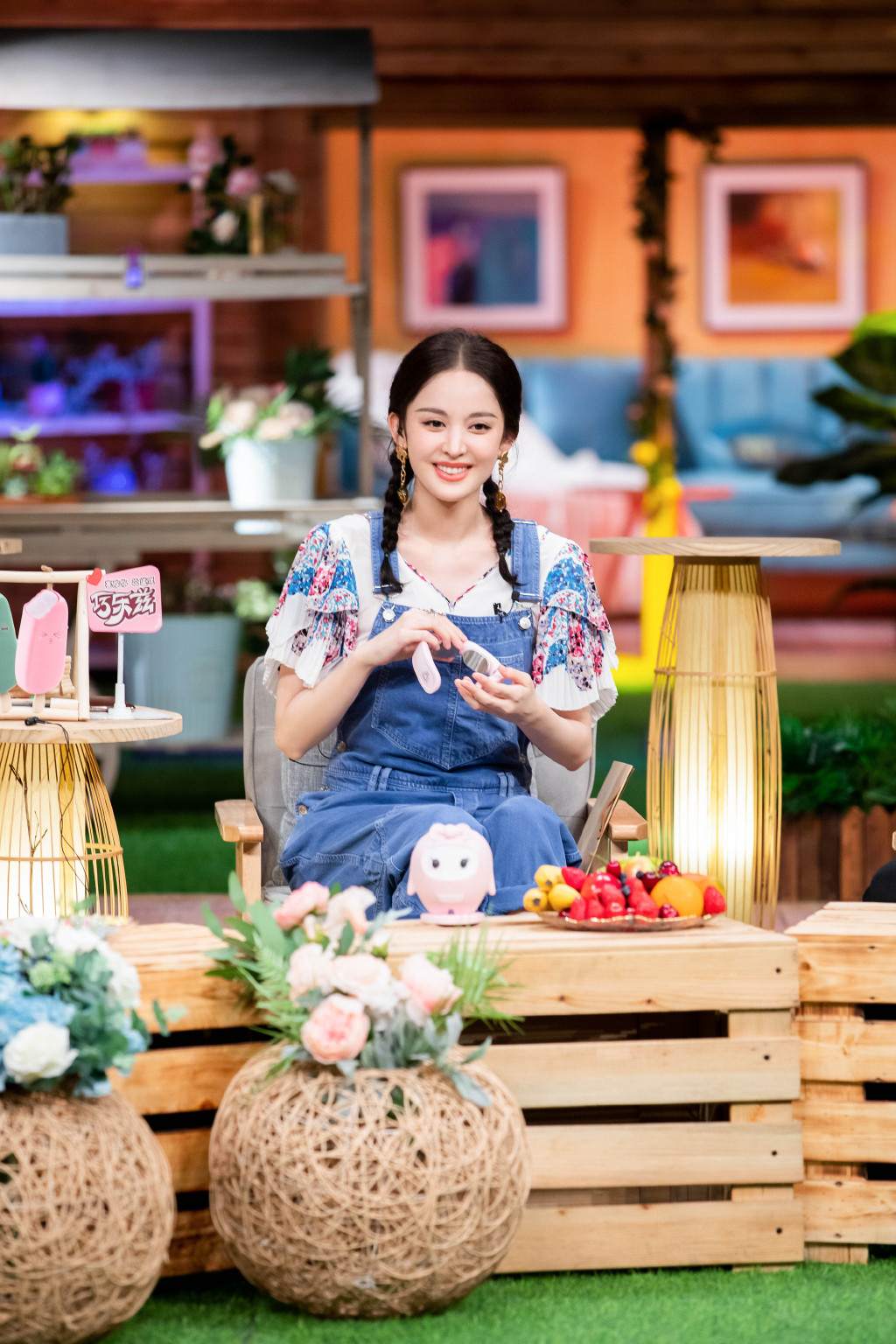 简介:古力娜扎俏皮双马尾剧照图片,分享一组古力娜扎图片给大家,图中