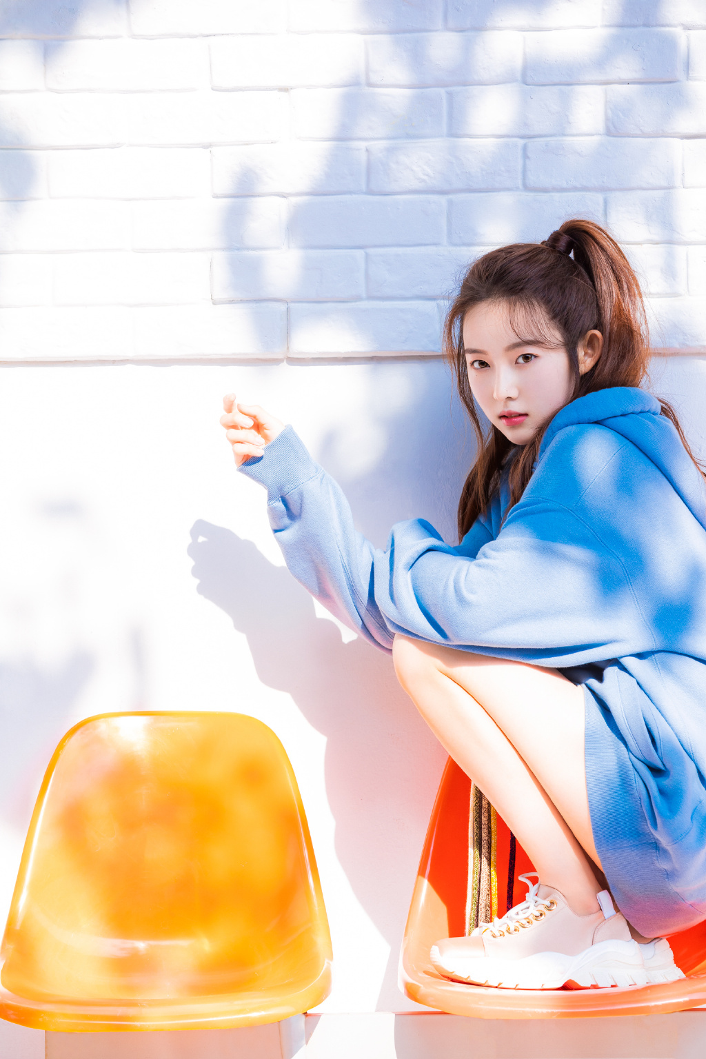 冯琬贺蓝色卫衣俏皮写真图片24