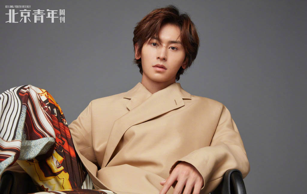 张哲瀚帅气儒雅写真图片27