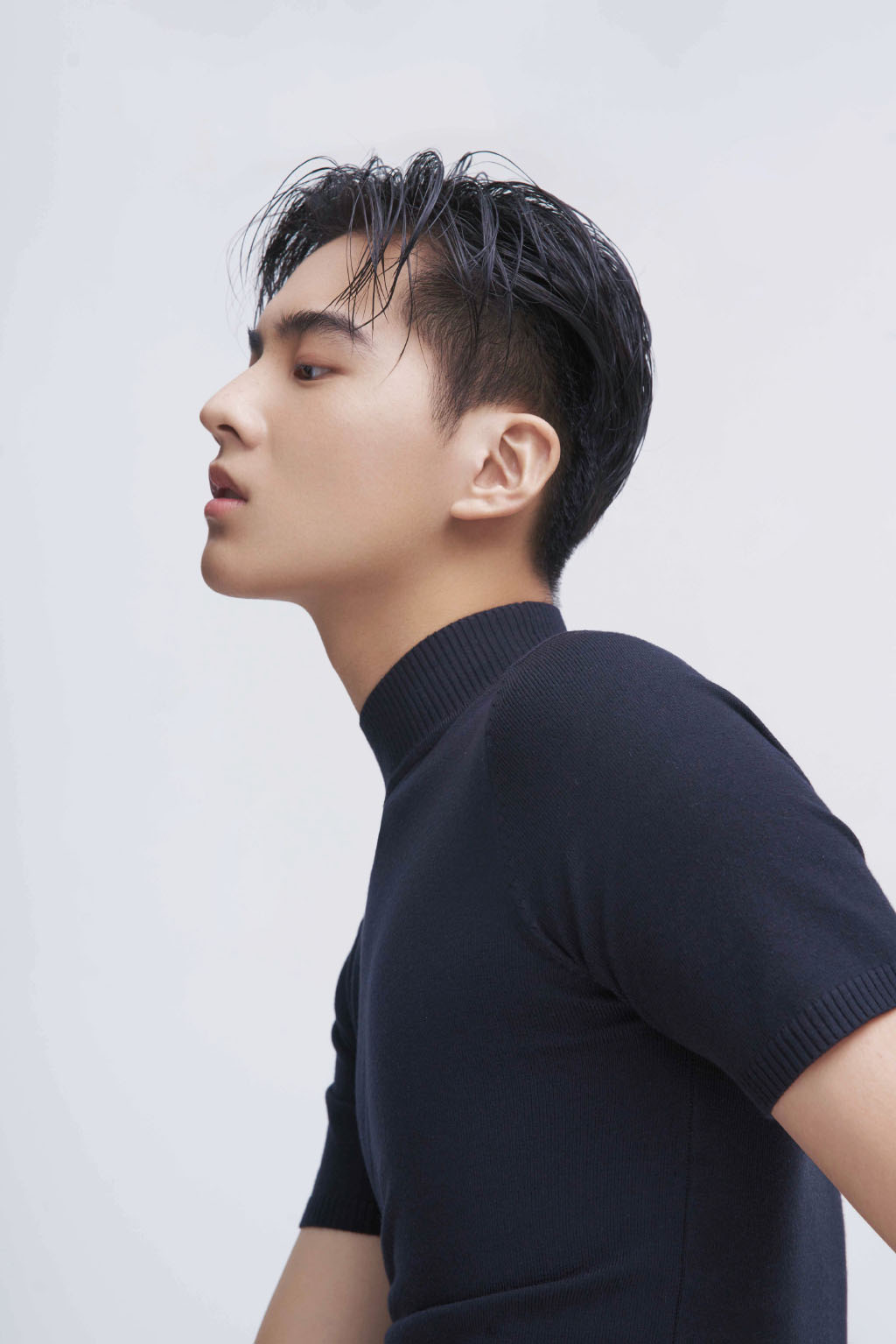 古子成湿发痞帅写真图片44