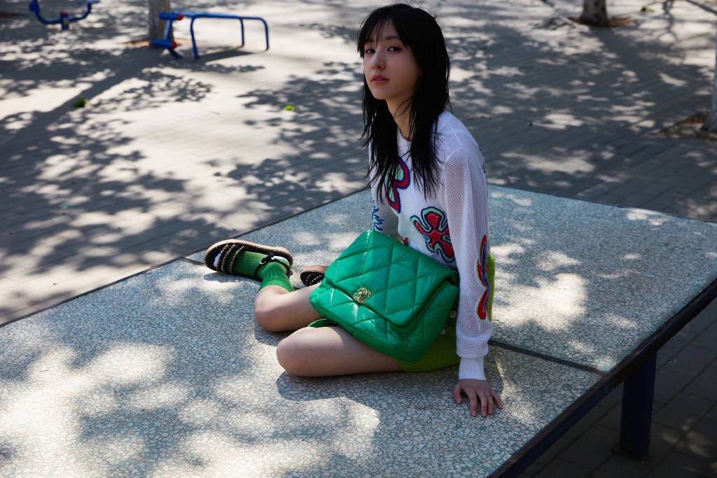 王悦伊性感美腿街拍图片99