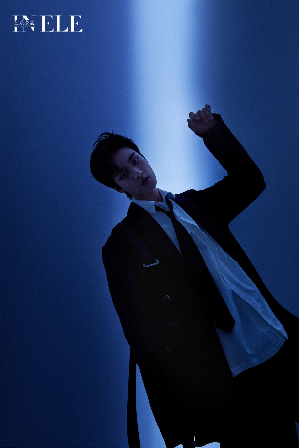 边程冷峻帅气光影写真图片78