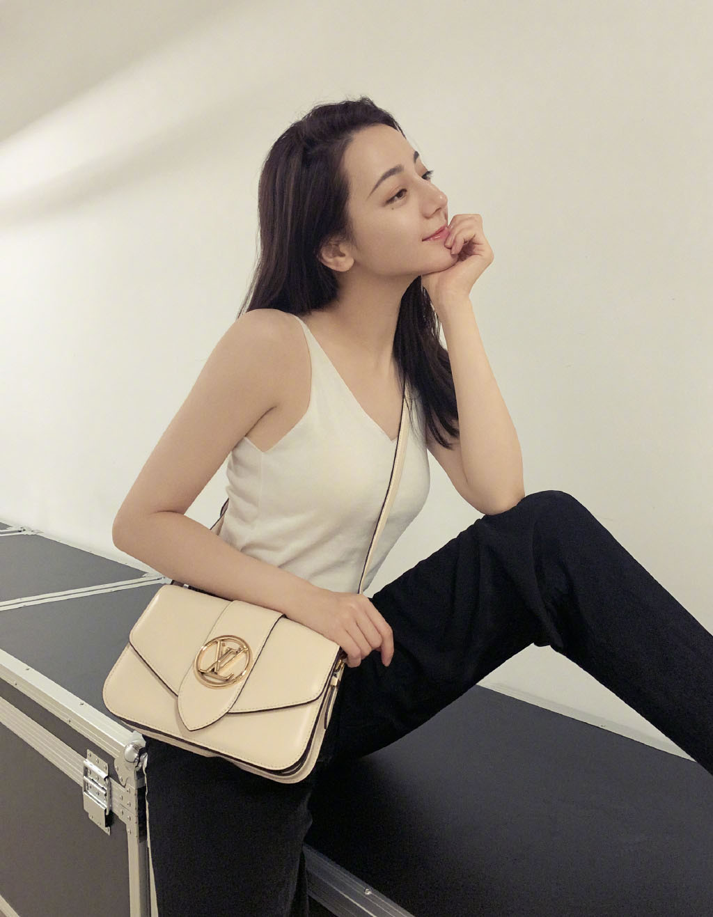 迪丽热巴运动风酷美写真图片13