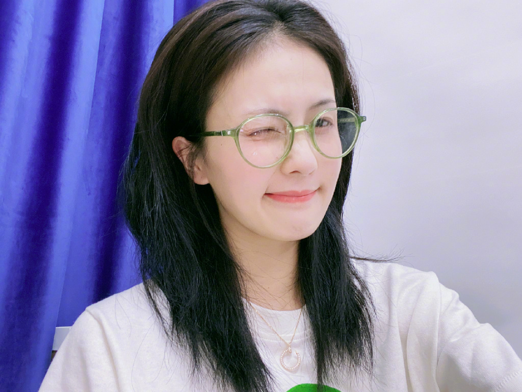 白鹿俏皮可爱自拍照图片79