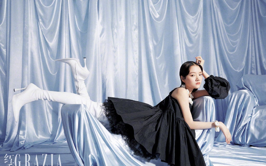 任敏优雅灵动写真图片1415