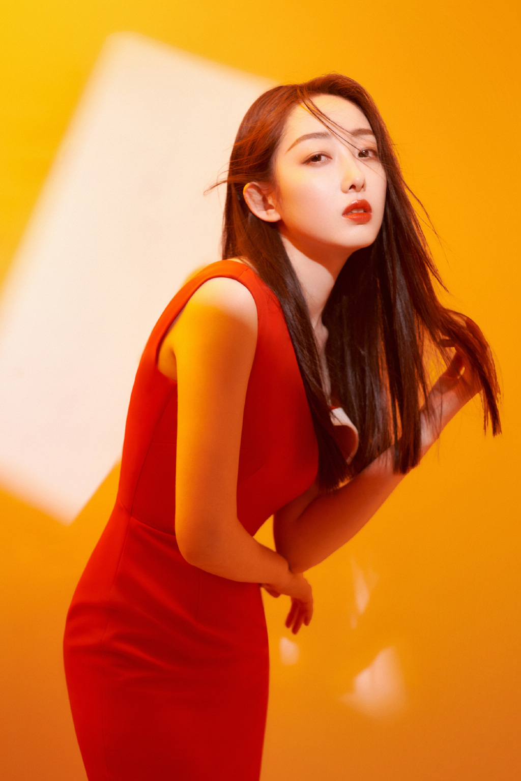 蒋梦婕斜肩裙美艳动人写真图片38