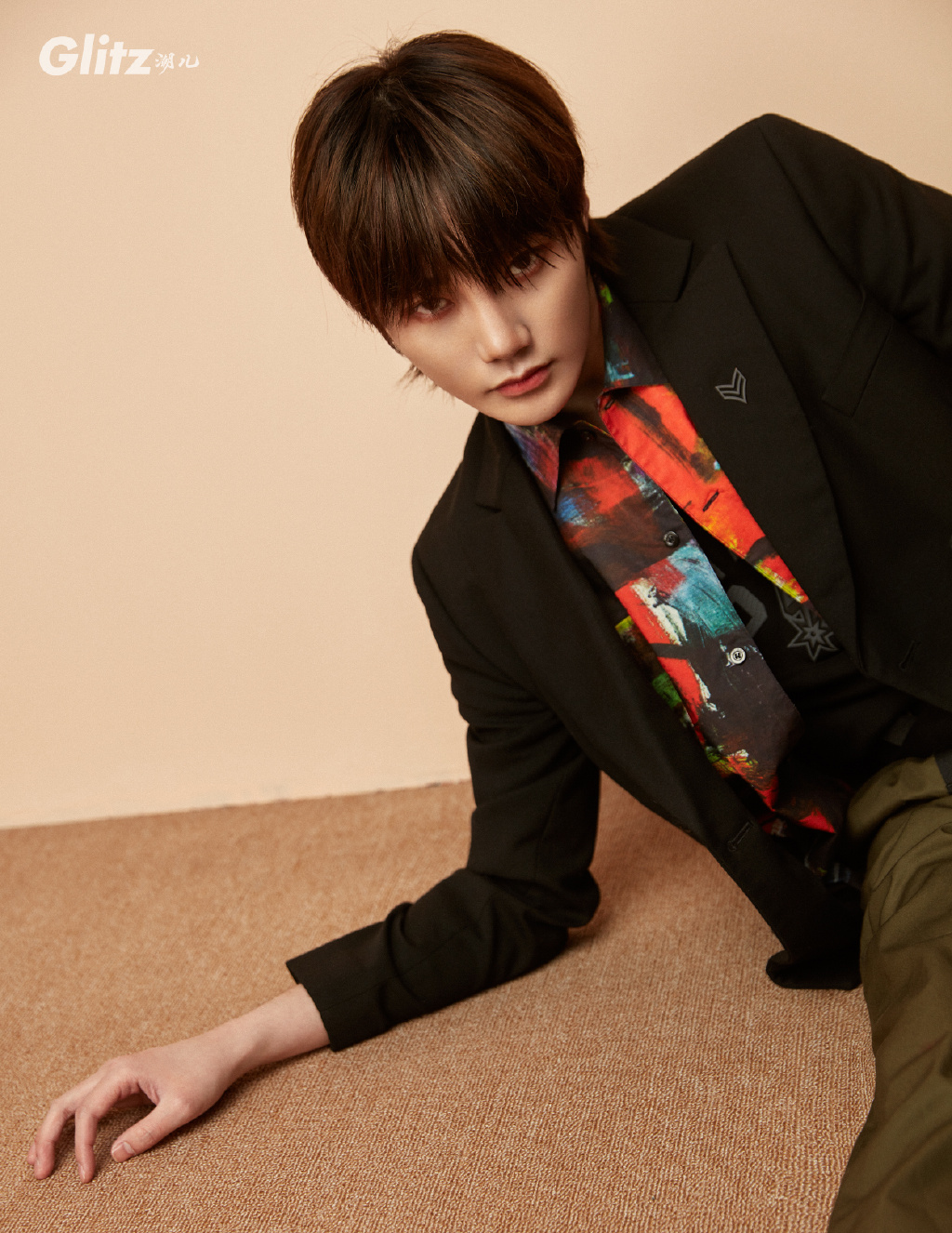 刘也黑色西装帅气写真图片118