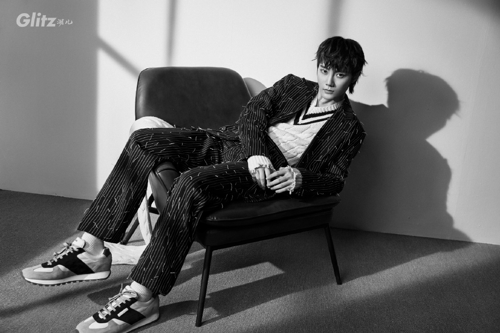 分享一组刘也图片给大家,图中的明星图片壁纸会点缀你的电脑桌面,美化